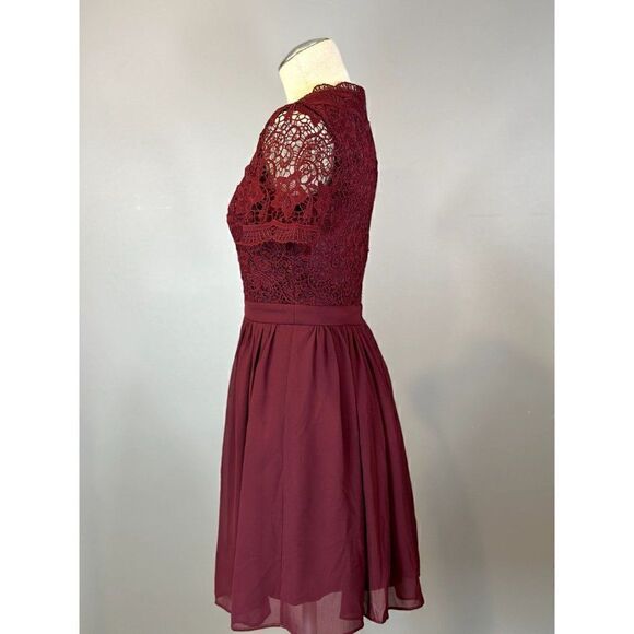 Lulus Angel in Disguise Lace Dress in Burgundy Size S - Picture 2 of 4